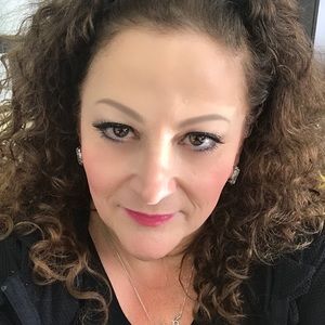 Meet your Posher, Gloria